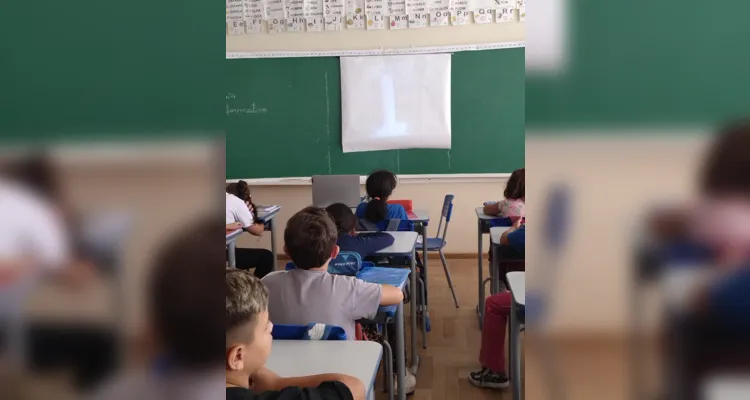 Os alunos realizaram uma série de estudos como o auxílio de vídeos e músicas.