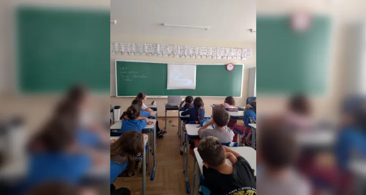 Os alunos realizaram uma série de estudos como o auxílio de vídeos e músicas.