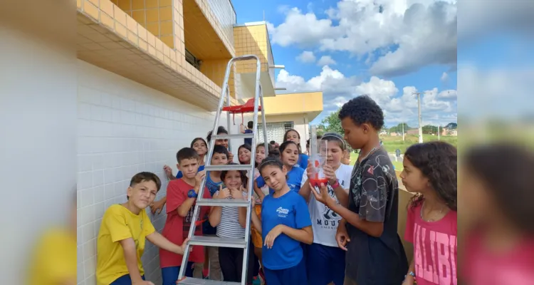 Os alunos realizaram uma série de estudos como o auxílio de vídeos e músicas.