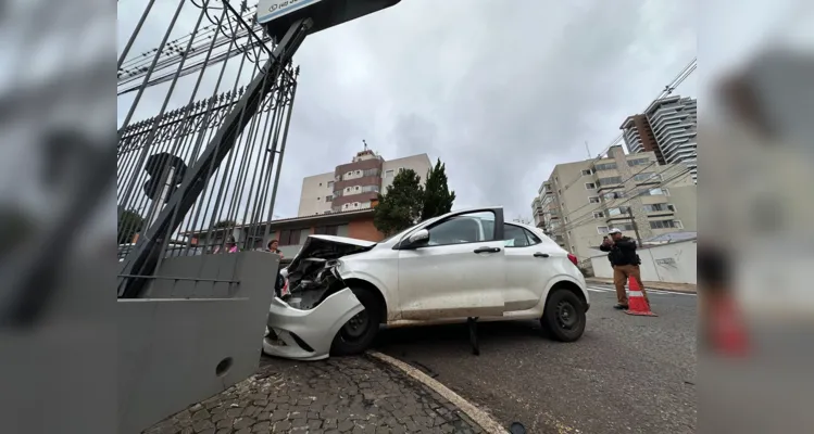 Acidente aconteceu na manhã deste sábado em Ponta Grossa