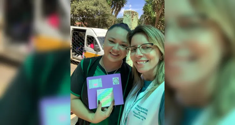 A turma estudou sobre a história da escola e confeccionou cartões para os funcionários e corpo docente.