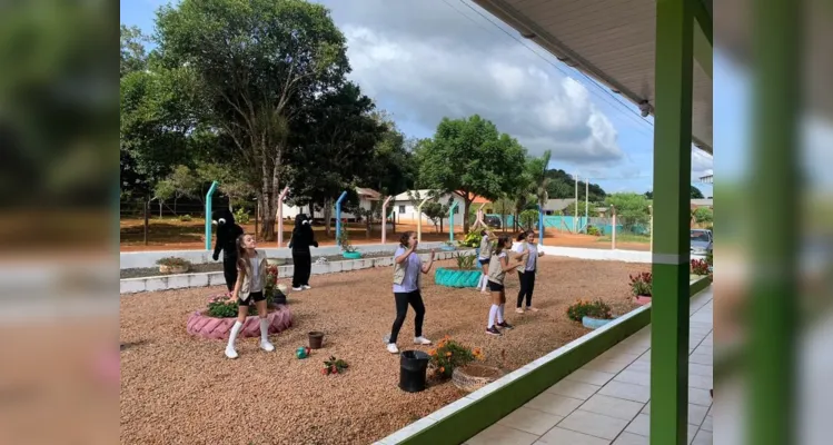 Com a realização de estudos, que envolveram a videoaula do projeto Vamos Ler, a turma se preparou para ir a campo e ajudar no enfrentamento à dengue.