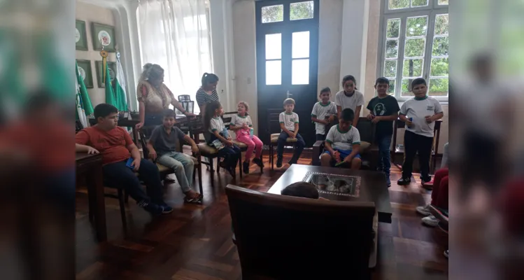 Passado e presente se misturaram durante visita dos educandos em vários pontos de Tibagi.