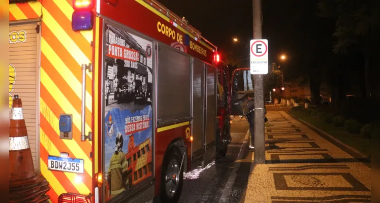 Fumaça foi detectada no prédio da Prefeitura de Ponta Grossa na noite desta terça-feira (26)