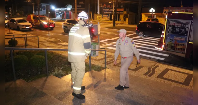 Fumaça foi detectada no prédio da Prefeitura de Ponta Grossa na noite desta terça-feira (26)