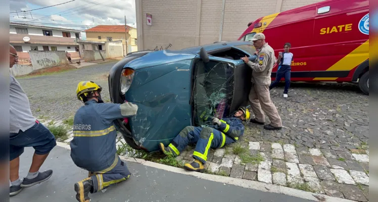 Equipes do Corpo de Bombeiros e da Polícia Militar foram acionadas para prestar atendimento