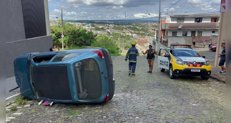 Falha mecânica termina em capotamento no bairro de Olarias