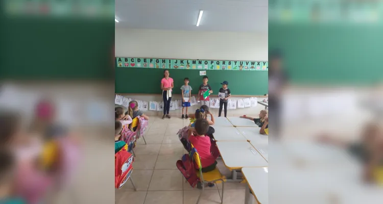 Os educandos realizaram uma série de atividades, como visitas as demais turmas da escola e a confecção de materiais informativos.