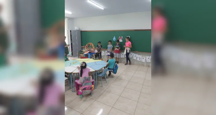 Os educandos realizaram uma série de atividades, como visitas as demais turmas da escola e a confecção de materiais informativos.