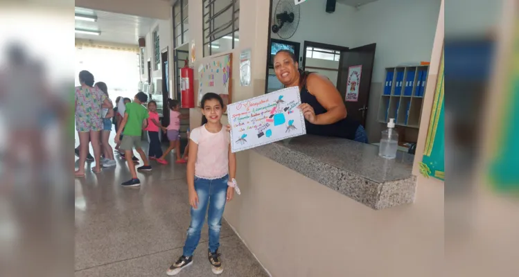 As apresentações tinham o intuito de transmitir informações sobre a dengue aos colegas e comunidade escolar.