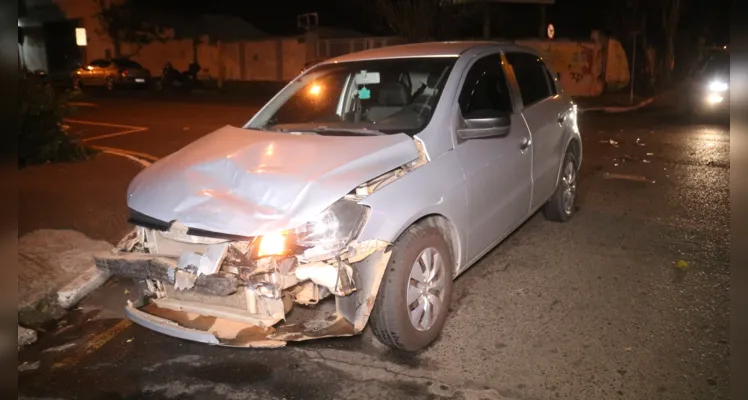 
Acidente aconteceu na noite desta quarta-feira, no Centro de Ponta Grossa
