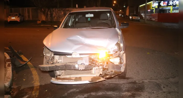 
Acidente aconteceu na noite desta quarta-feira, no Centro de Ponta Grossa
