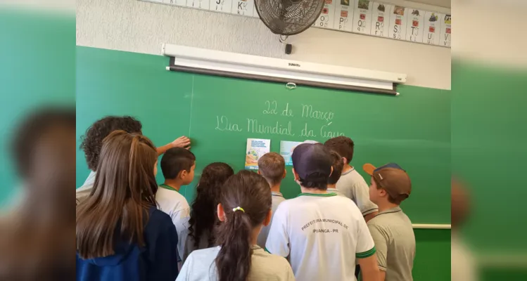 A turma realizou estudos, elaboração de cartazes e apresentações.