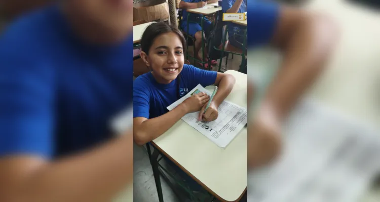 Os alunos confeccionaram e entregaram cartas incentivando a conscientização sobre a dengue para as demais turmas da instituição.