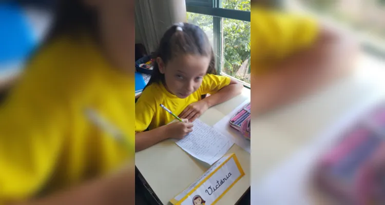 Os alunos confeccionaram e entregaram cartas incentivando a conscientização sobre a dengue para as demais turmas da instituição.