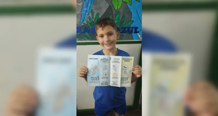 Os alunos confeccionaram e entregaram cartas incentivando a conscientização sobre a dengue para as demais turmas da instituição.