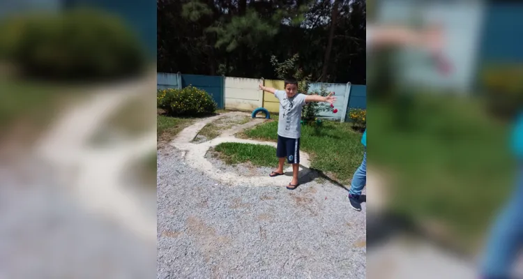 Visita do coelinho e exploração da estrutura da instituição de ensino trouxeram mais brilho.