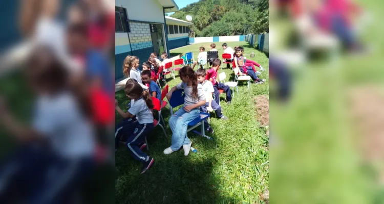 Visita do coelinho e exploração da estrutura da instituição de ensino trouxeram mais brilho.