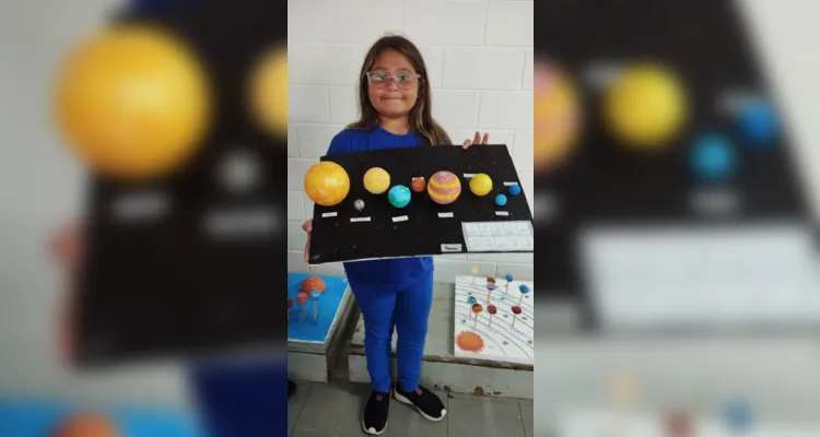 Após confeccionarem seus materiais, a turma organizou uma exposição das maquetes para a escola.