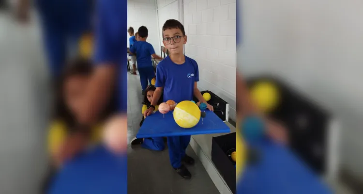 Após confeccionarem seus materiais, a turma organizou uma exposição das maquetes para a escola.