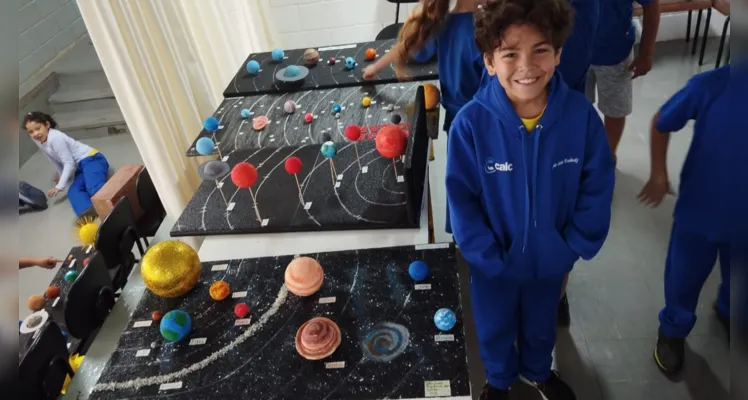 Após confeccionarem seus materiais, a turma organizou uma exposição das maquetes para a escola.