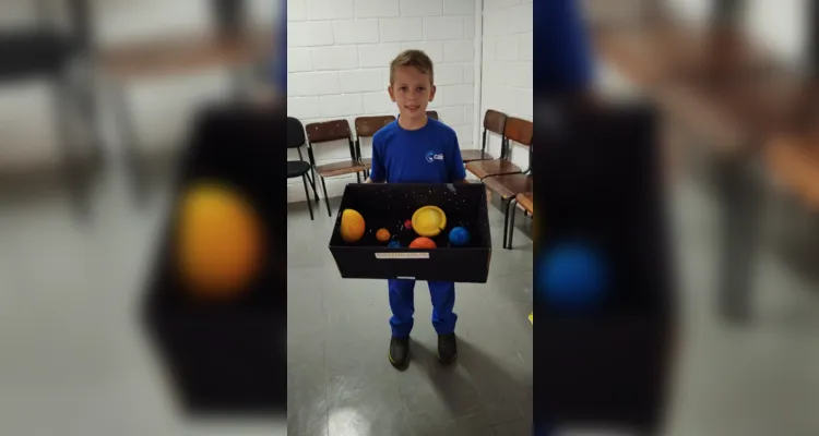 Após confeccionarem seus materiais, a turma organizou uma exposição das maquetes para a escola.