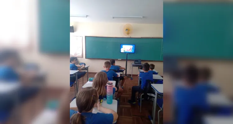 Vídeos sobre o tema também auxiliaram os alunos em sala de aula.