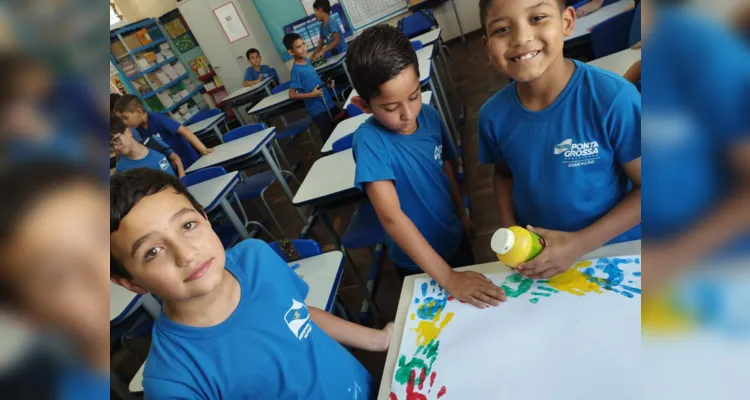 Por conviver com um colega portador do espectro, a turma já trabalha e dialoga com a temática há algum tempo, tornando as dinâmicas sobre o assunto algo leve e rotineiro entre os alunos.