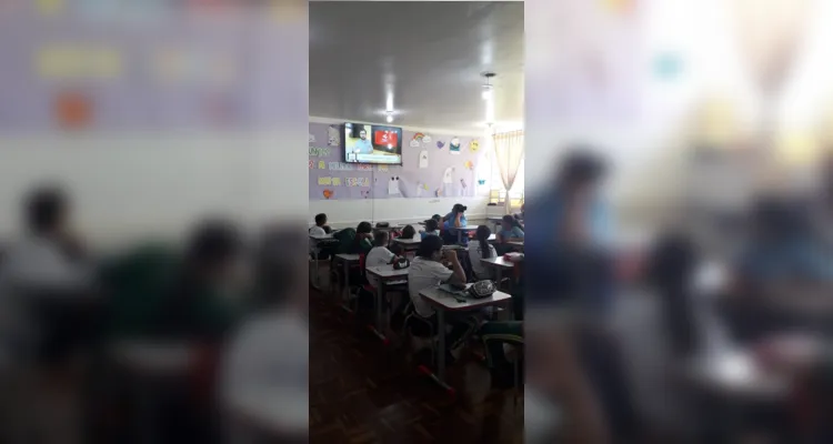 A turma realizou diversos estudos, compreendendo pontos importantes, como a prevenção e os sintomas da doença, e transmitiu os aprendizados a partir da elaboração de folders.