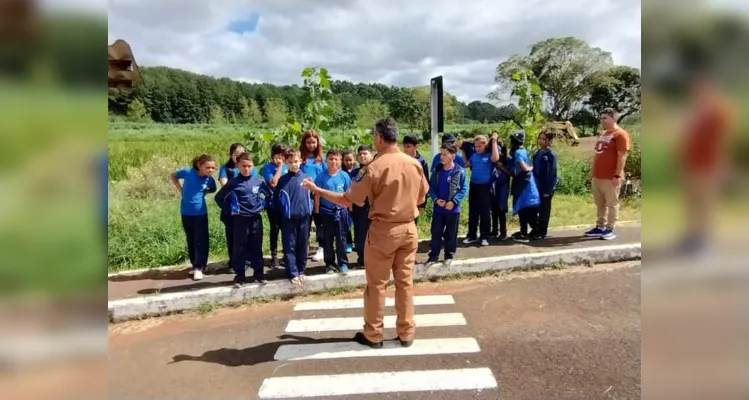 A visita até a Escola de Trânsito foi um dos destaques das ações realizadas pela turma, possibilitando uma série de atividades práticas aos educandos.