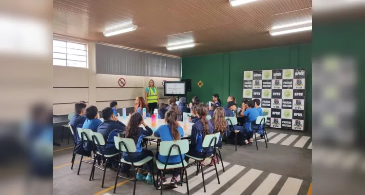 A visita até a Escola de Trânsito foi um dos destaques das ações realizadas pela turma, possibilitando uma série de atividades práticas aos educandos.