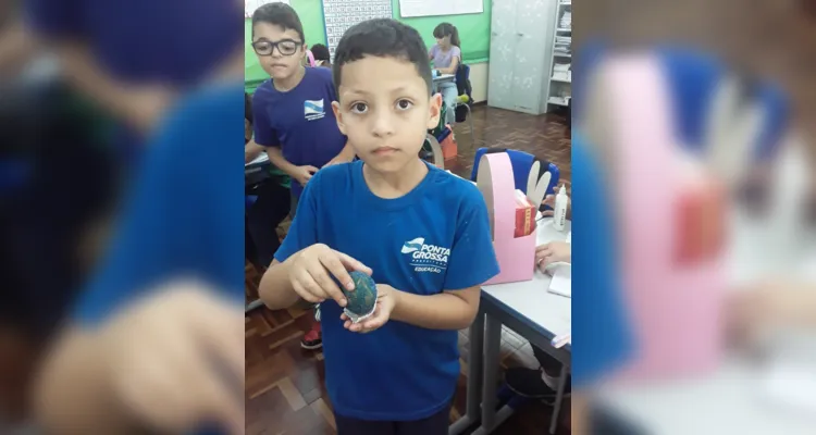 A proposta contou com o empenho e colaboração de toda a turma, além da participação da professora e diretora da escola.