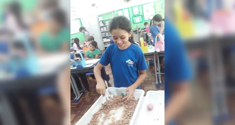 A proposta contou com o empenho e colaboração de toda a turma, além da participação da professora e diretora da escola.