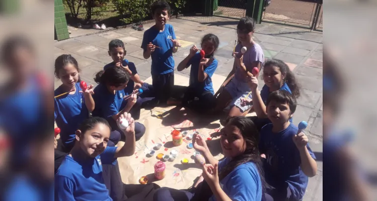 A proposta contou com o empenho e colaboração de toda a turma, além da participação da professora e diretora da escola.