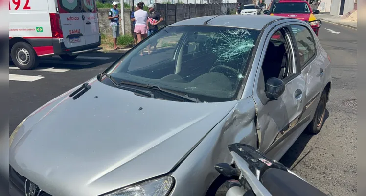 Acidente entre carro e moto na 'Bento Ribeiro' deixa dois feridos