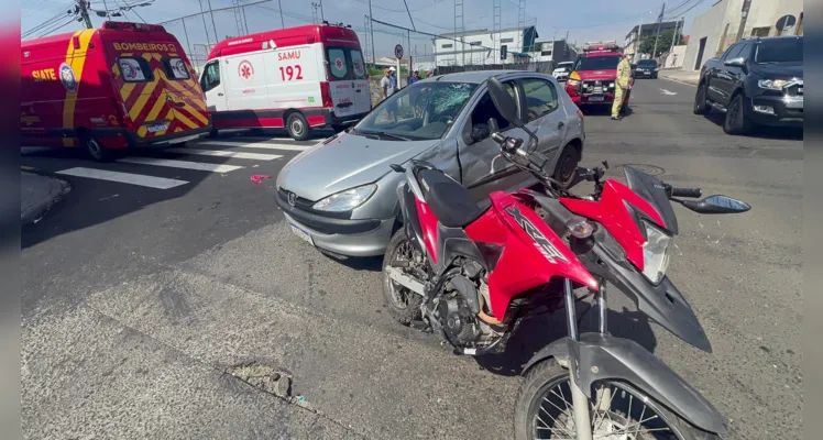 Acidente entre carro e moto na 'Bento Ribeiro' deixa dois feridos