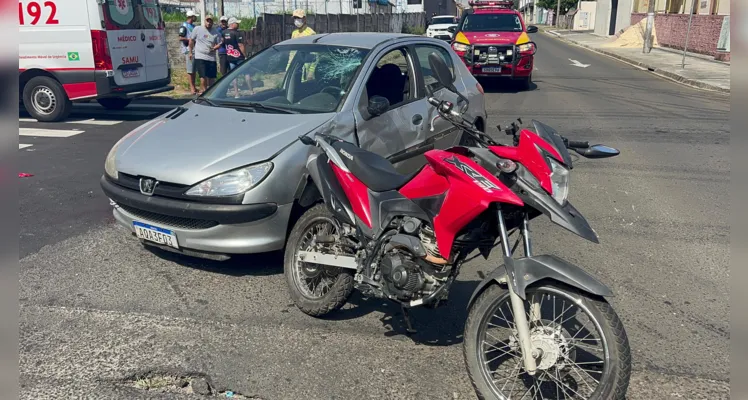 Além dos socorristas, agentes da Polícia Militar (PM) estão presentes no local, para monitorar o trânsito