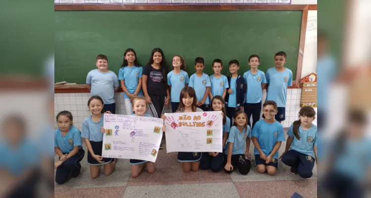 A turma participou de palestras e confeccionou cartazes e textos de conscientização sobre o combate ao bullying.