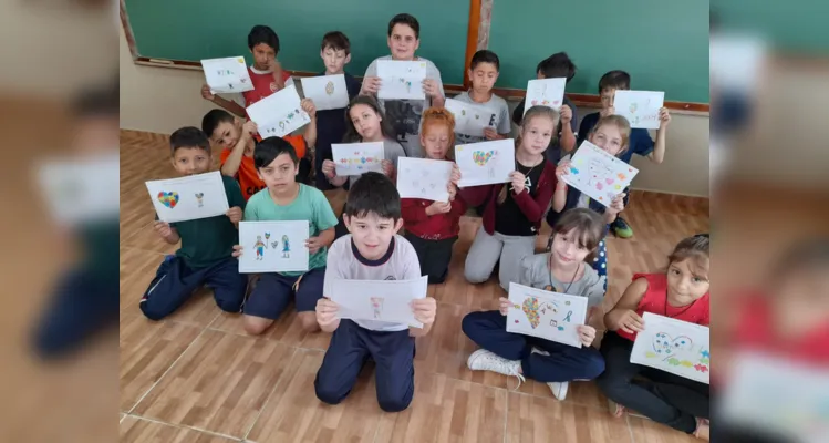 Desenhos e pinturas foram formas de representar aprendizado em sala.