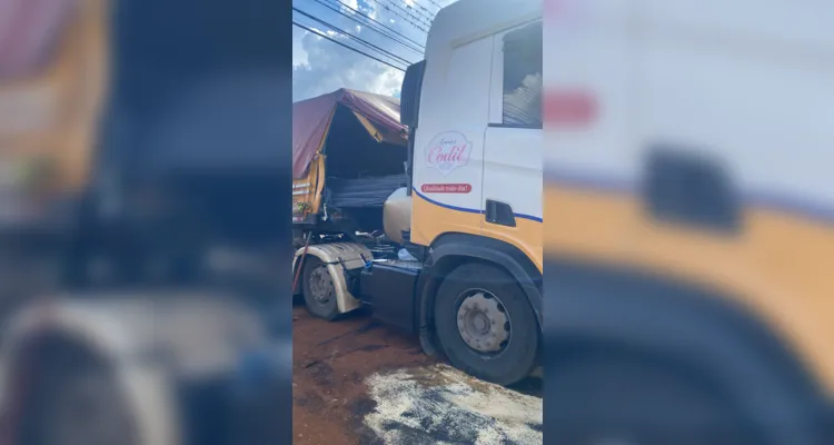 A carga acabou se deslocando para a frente e atingindo o tanque de combustível do veículo