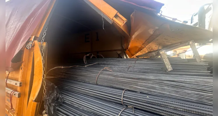 A carga acabou se deslocando para a frente e atingindo o tanque de combustível do veículo