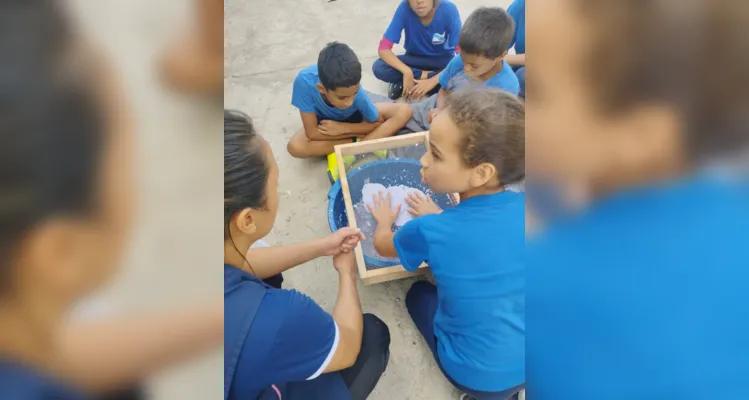 Com ações práticas, os alunos recolheram papéis utilizados por toda a escola e realizaram processos de reciclagem.