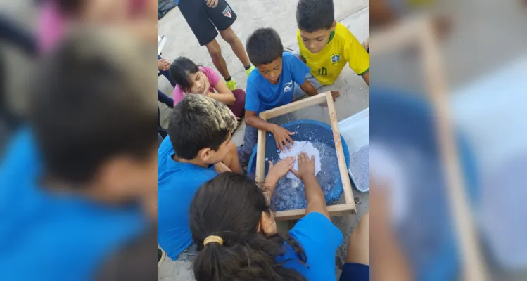 Com ações práticas, os alunos recolheram papéis utilizados por toda a escola e realizaram processos de reciclagem.