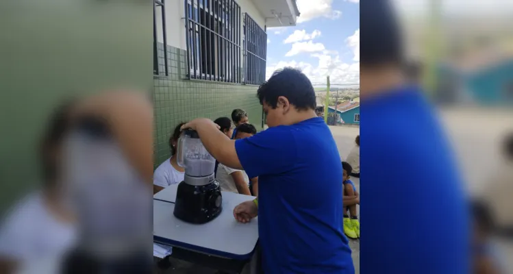 Com ações práticas, os alunos recolheram papéis utilizados por toda a escola e realizaram processos de reciclagem.