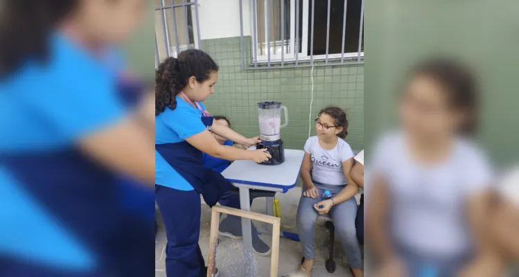 Com ações práticas, os alunos recolheram papéis utilizados por toda a escola e realizaram processos de reciclagem.