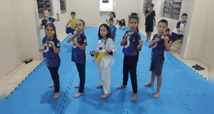 Alunos participaram nas categorias Mirim, Infantil, Cadete, Juvenil e Master, com representantes no masculino e feminino.