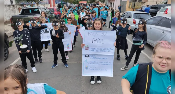 A turma realizou diversas ações de conscientização, em vários locais e eventos da cidade.