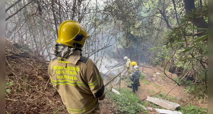 Incêndio em residência na 'Ronda' mobiliza Bombeiros em PG