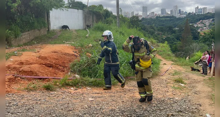 Incêndio em residência na 'Ronda' mobiliza Bombeiros em PG