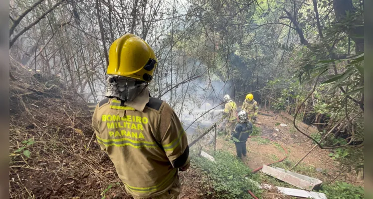 Incêndio em residência na 'Ronda' mobiliza Bombeiros em PG